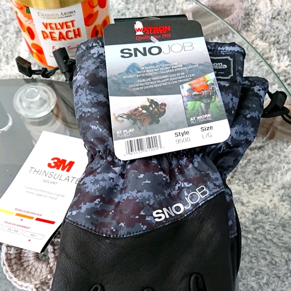 Brand new gloves. - Picture 1 of 2